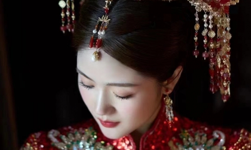 迎宾可以穿秀禾服吗